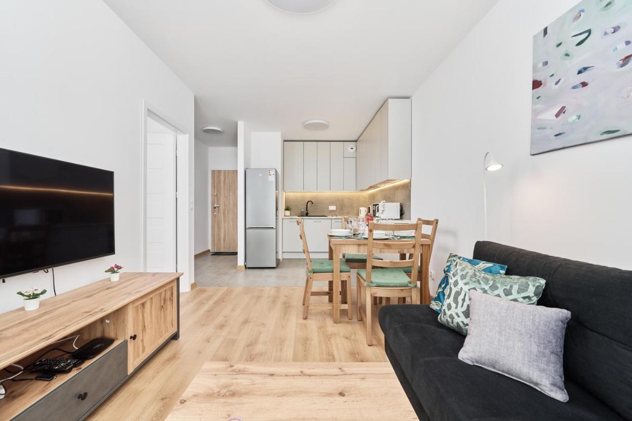 Apartment Wichrowa With Free Garage Wroclaw By Noclegi Renters Екстериор снимка