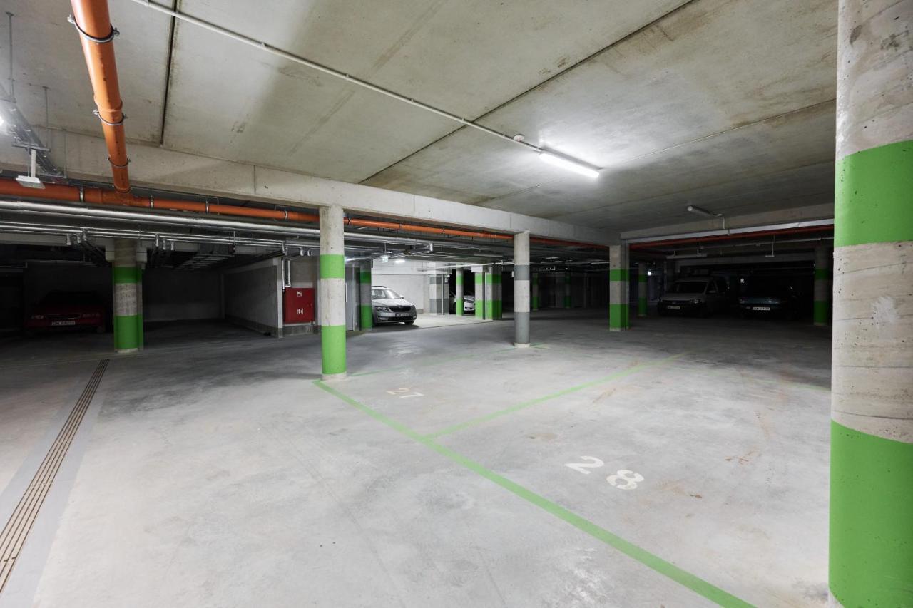 Apartment Wichrowa With Free Garage Wroclaw By Noclegi Renters Екстериор снимка