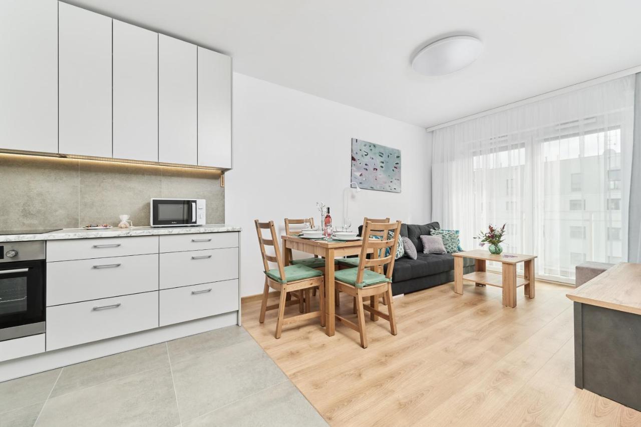 Apartment Wichrowa With Free Garage Wroclaw By Noclegi Renters Екстериор снимка