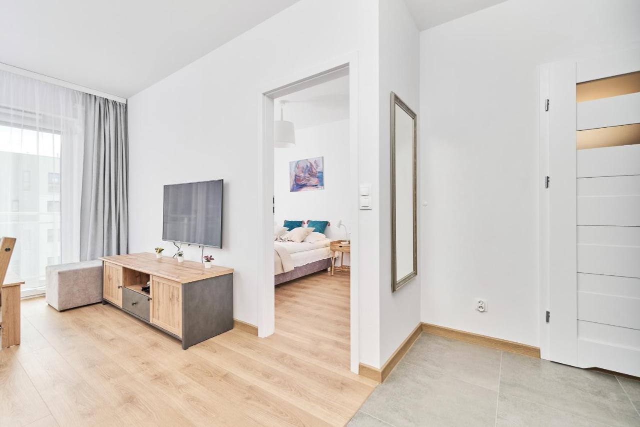 Apartment Wichrowa With Free Garage Wroclaw By Noclegi Renters Екстериор снимка