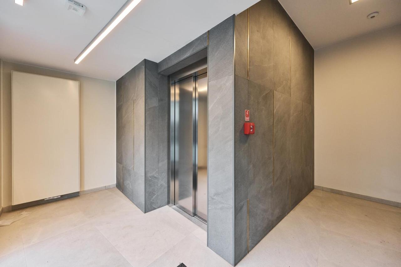 Apartment Wichrowa With Free Garage Wroclaw By Noclegi Renters Екстериор снимка