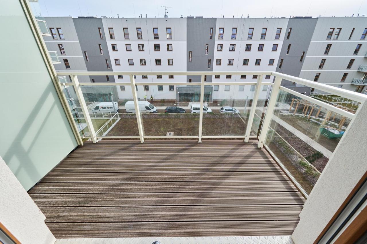 Apartment Wichrowa With Free Garage Wroclaw By Noclegi Renters Екстериор снимка