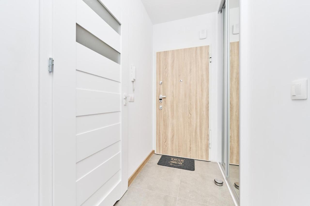 Apartment Wichrowa With Free Garage Wroclaw By Noclegi Renters Екстериор снимка