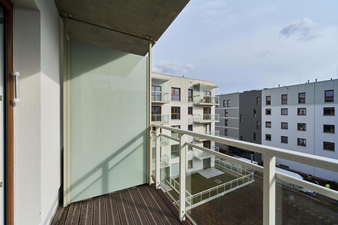 Apartment Wichrowa With Free Garage Wroclaw By Noclegi Renters Екстериор снимка