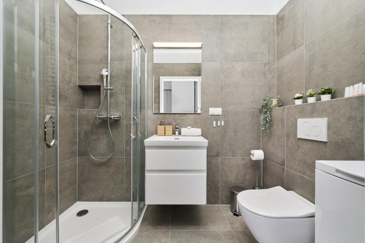 Apartment Wichrowa With Free Garage Wroclaw By Noclegi Renters Екстериор снимка